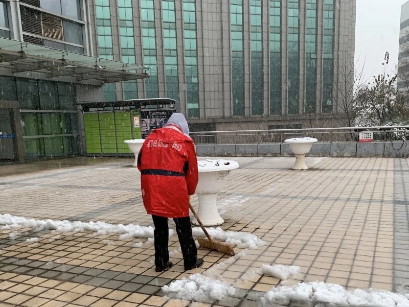 扫雪002.jpg 扫雪002.jpg