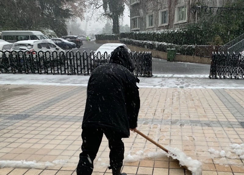 扫雪003.jpg 扫雪003.jpg