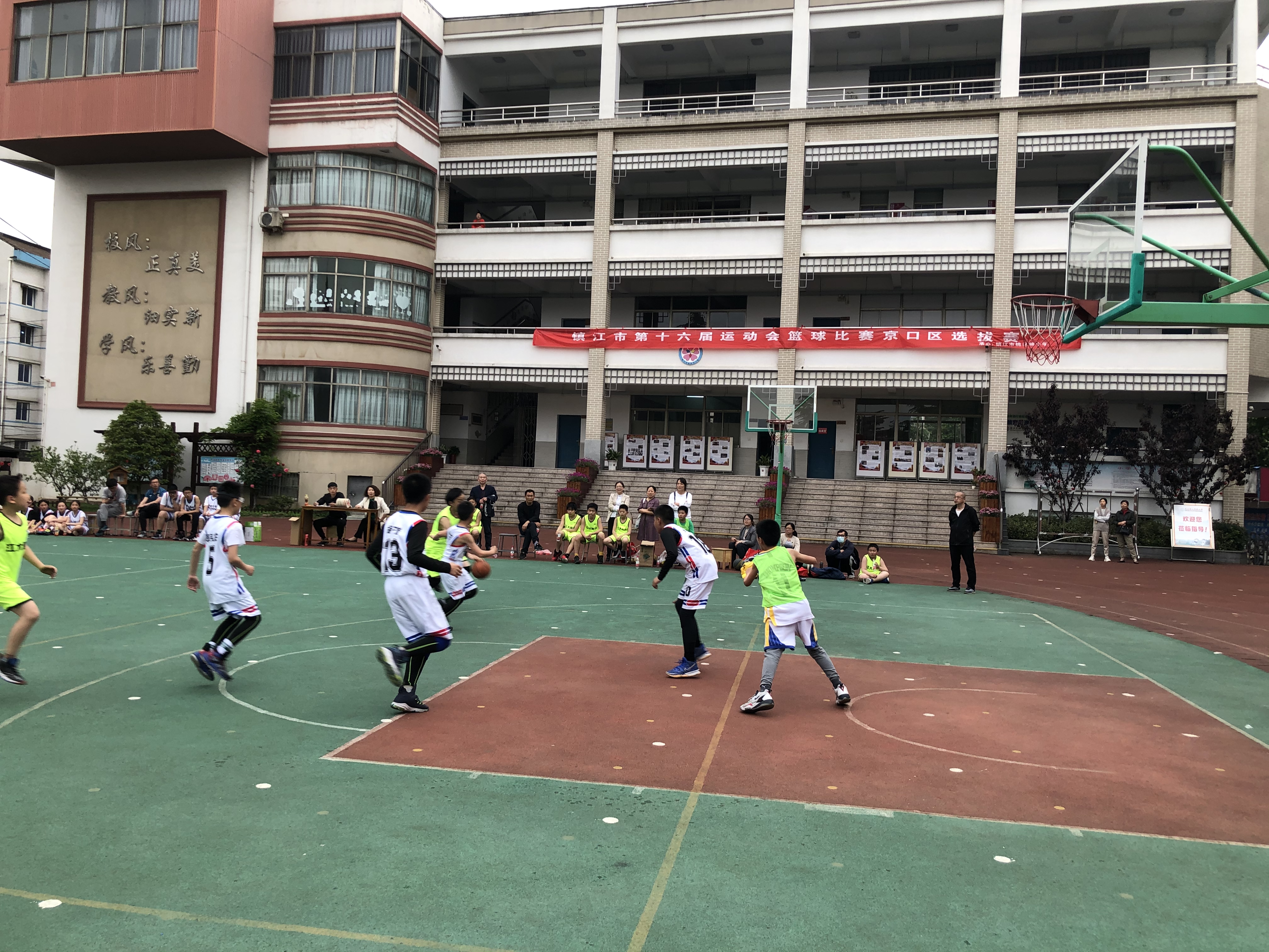 经过2天角逐,镇江市中山路小学大禹山校区收获小学男女组冠军,将代表