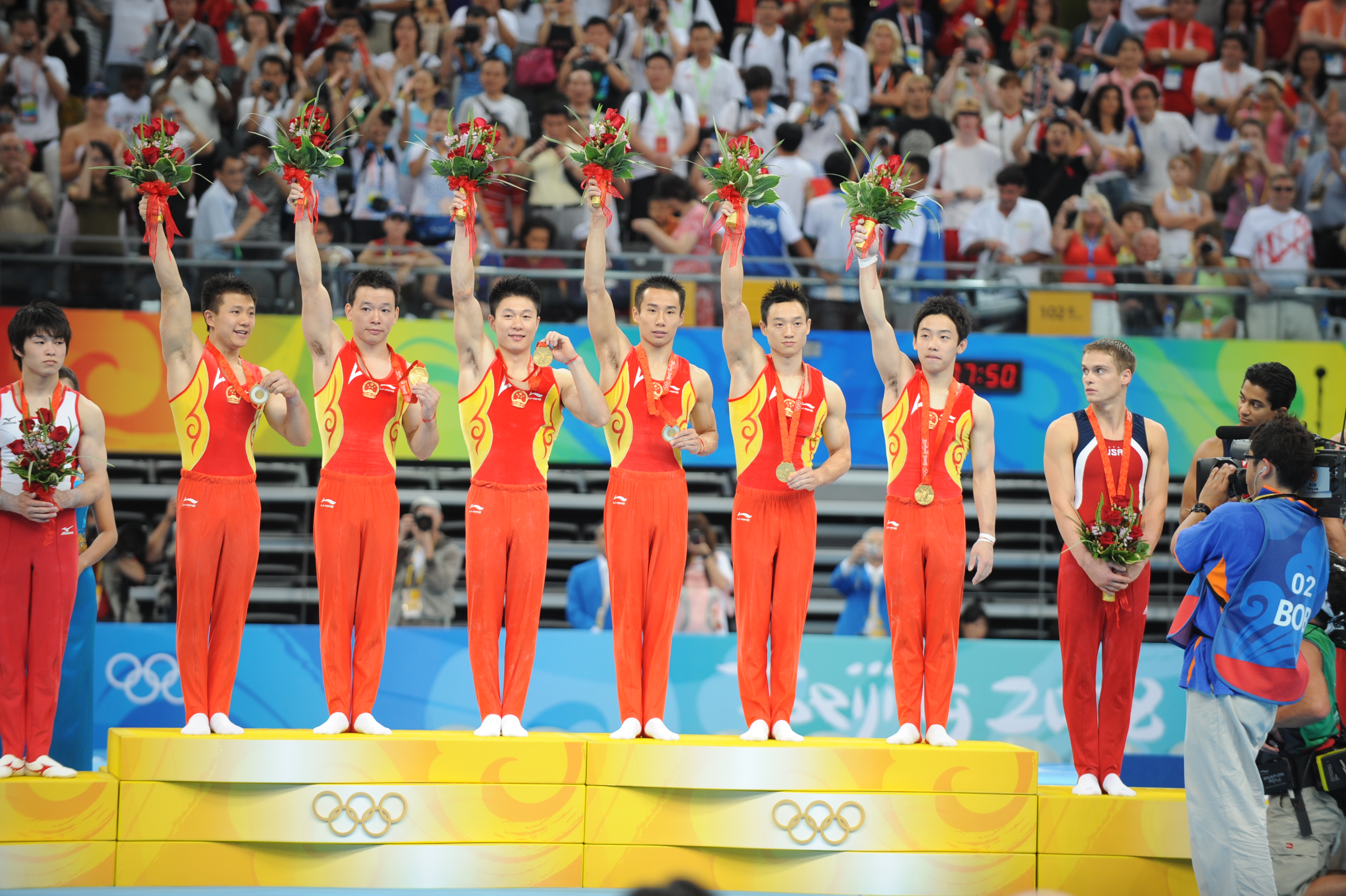 2008年,在北京奥运会上,中国男子体操队获得团体冠军